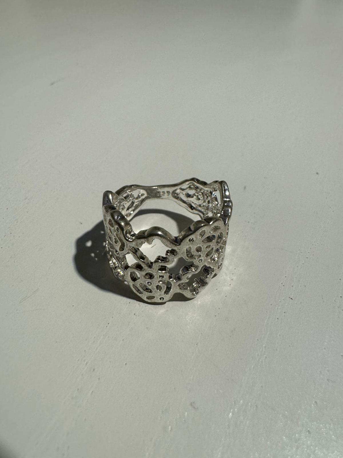 "Regina" – Anello a Forma di Corona