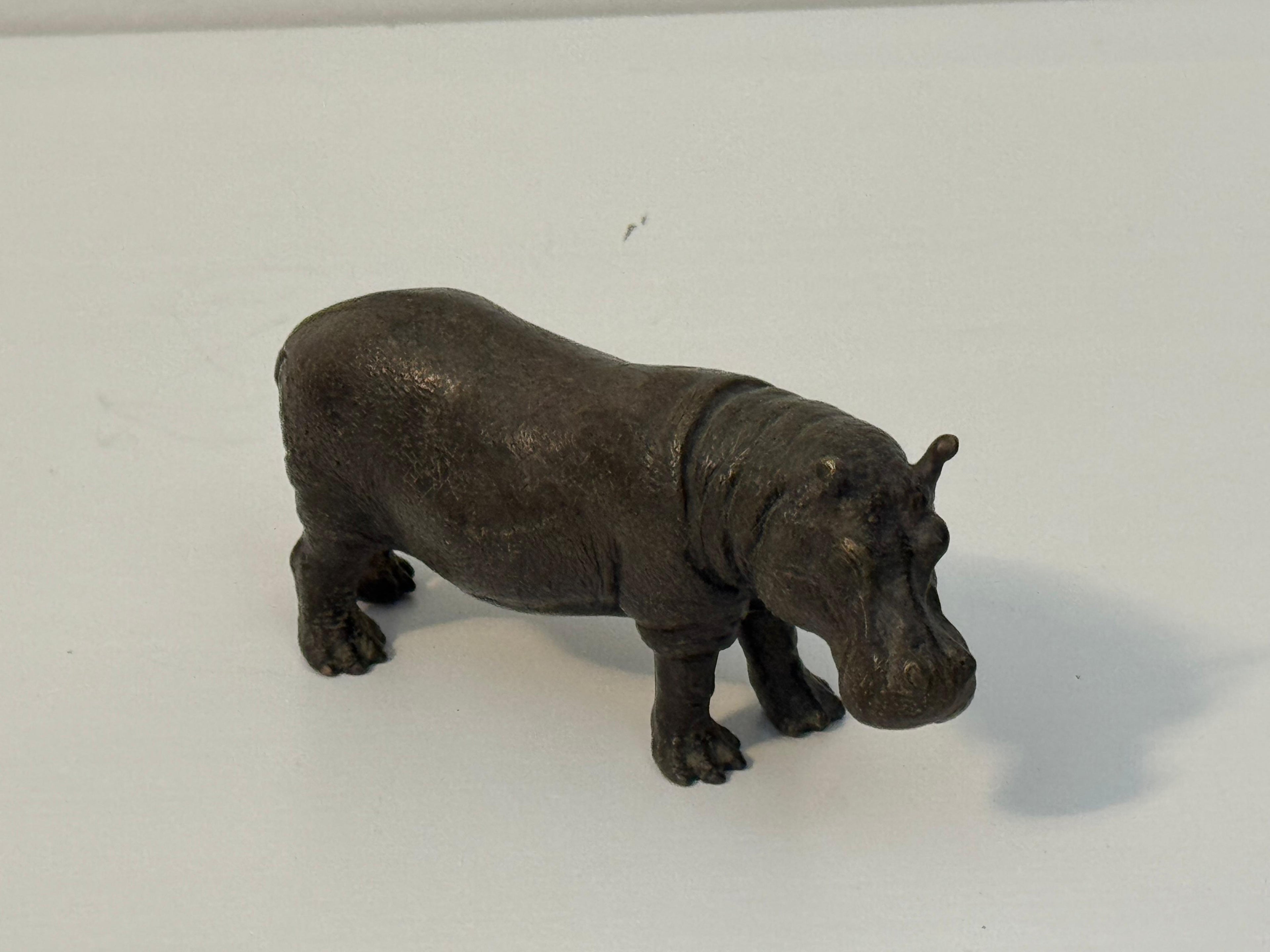 "Forza Placida" – Scultura Monolitica di Ippopotamo