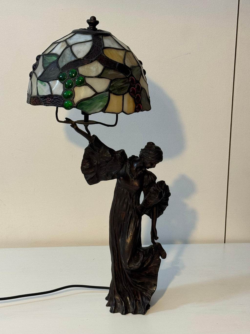 "Luce d'Époque" – Statua Lampada Liberty in Bronzo e Vetro Artistico