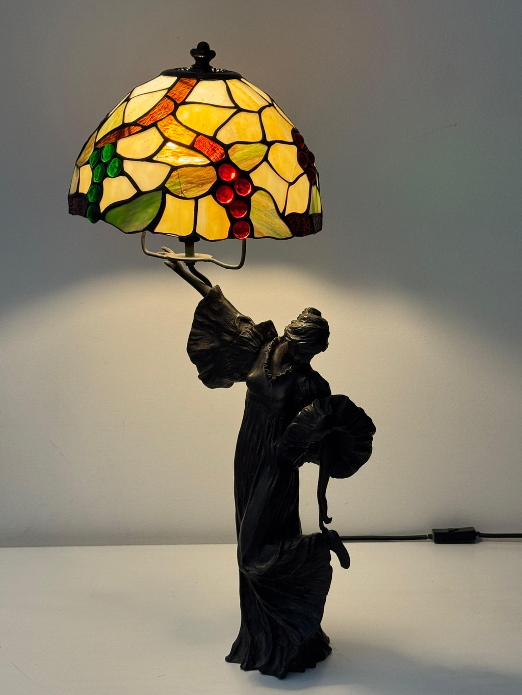 "Luce d'Époque" – Statua Lampada Liberty in Bronzo e Vetro Artistico