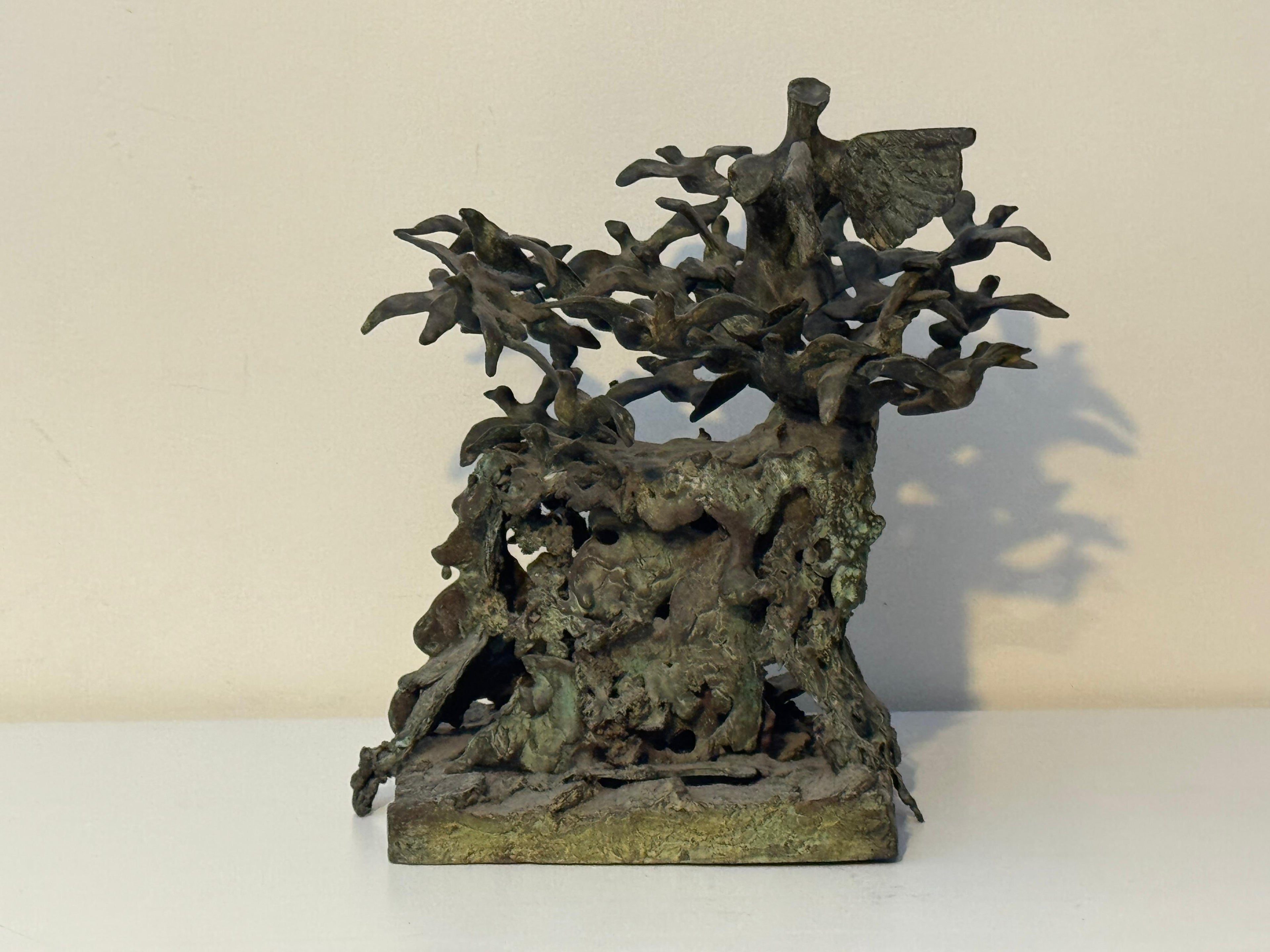 "Libertà nel Vento" – Scultura Monumentale in Metallo: Volo d'Aquile su Tronco