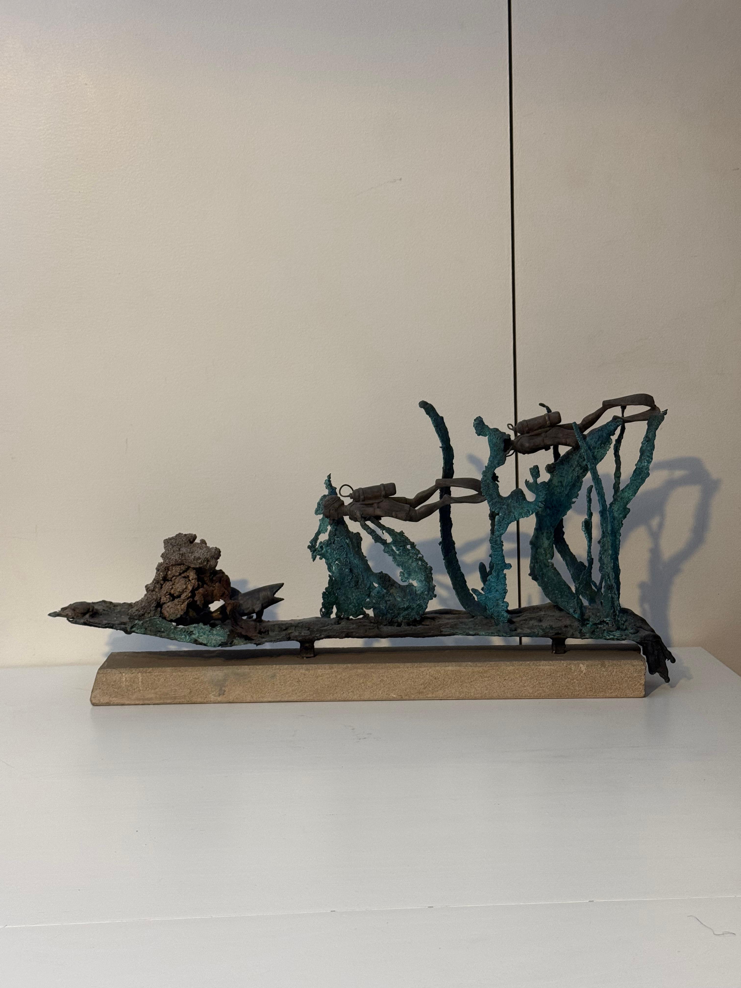 "Abissi Silenziosi" – Scultura Monumentale in Bronzo: Palombari in Esplorazione